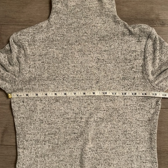 DYNAMITE Mottled Light Grey Mockneck Sweater. Size Medium. - Picture 8 of 11